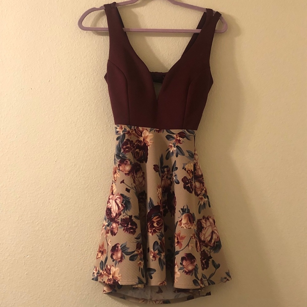 A’gaci Burgundy Floral Dress - Open Back - Size M